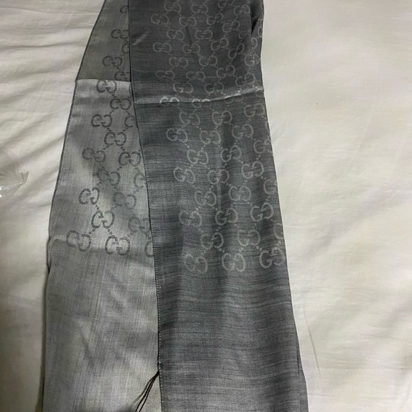 Gucci - Picture 2 of 2